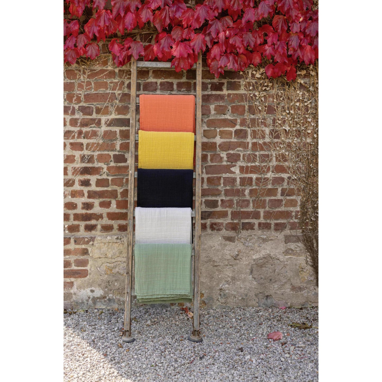 lisa prekrivac za krevet 240x260 crna