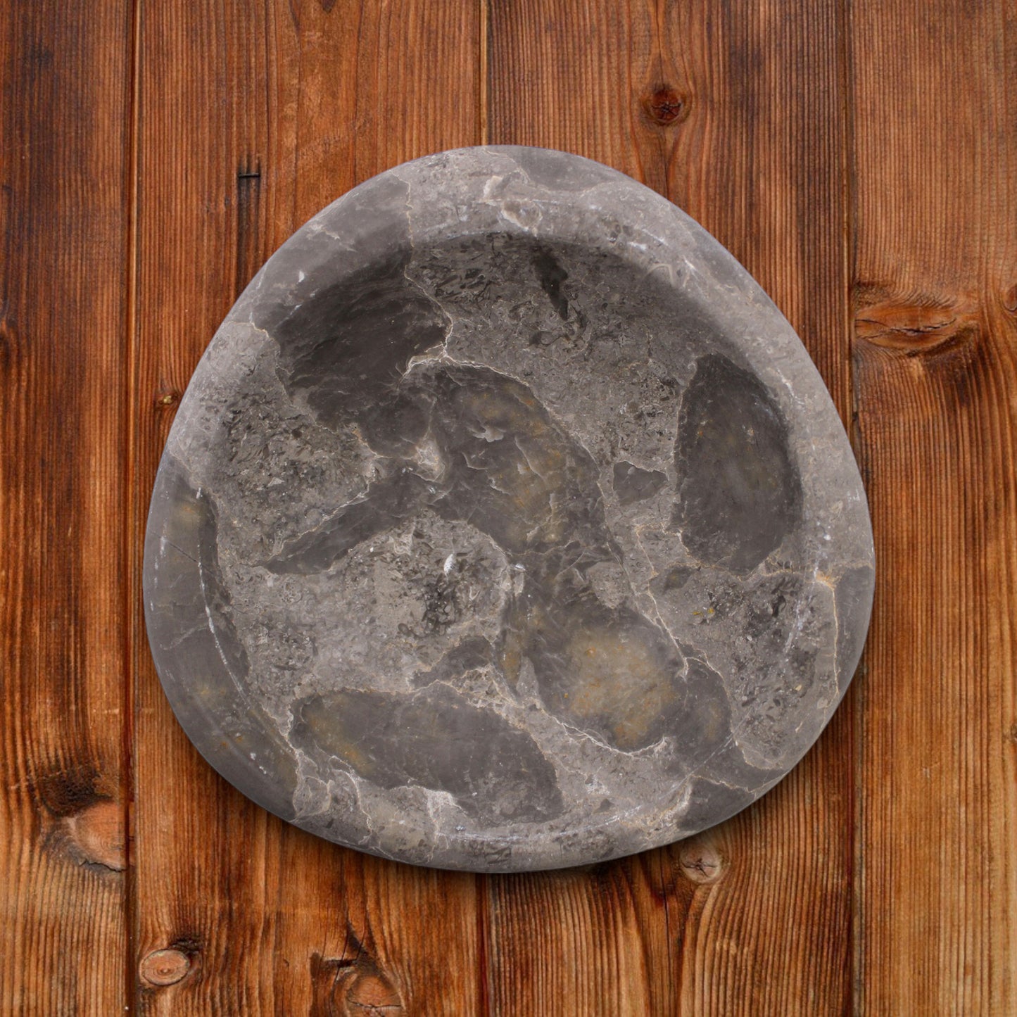 minimalisticka posuda za sapun siva okamenjeno drvo 12x11cm