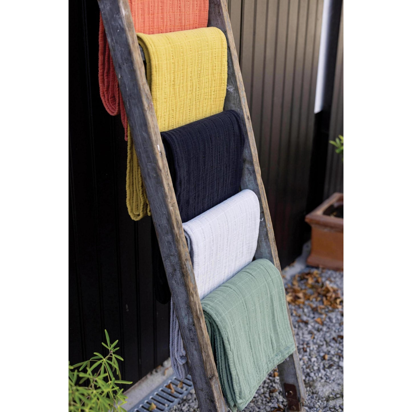 lisa prekrivac za krevet 180x260 crna