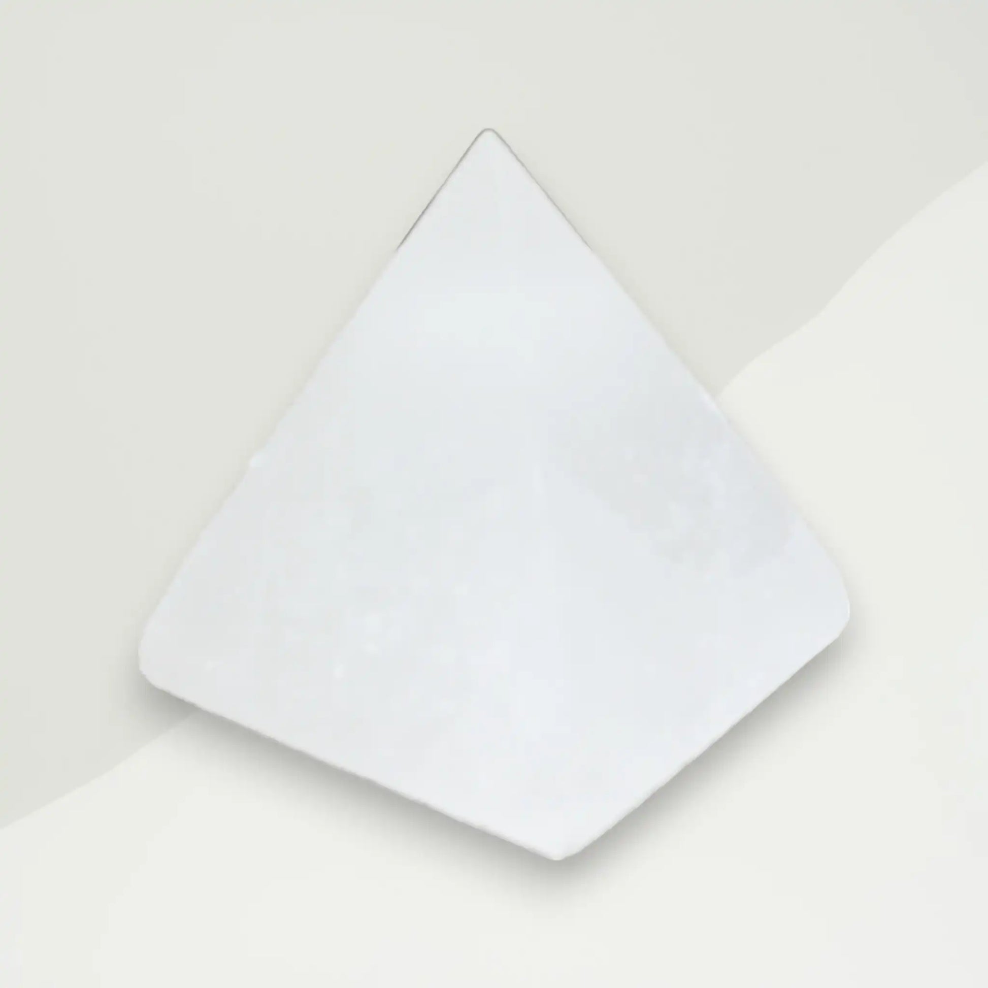 moderna selenitna piramida 4 5x5