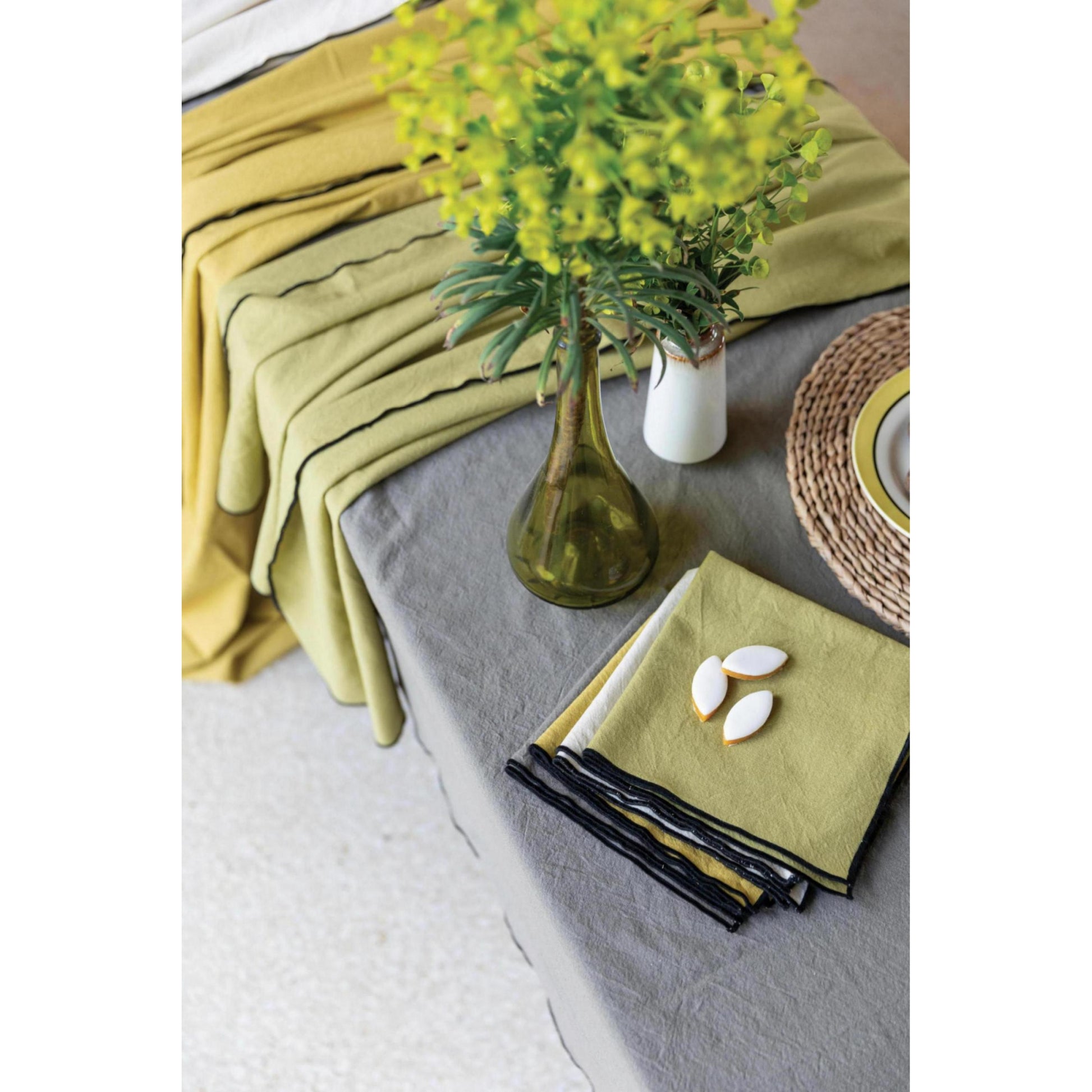 grace stolnjak 140 x 140 khaki