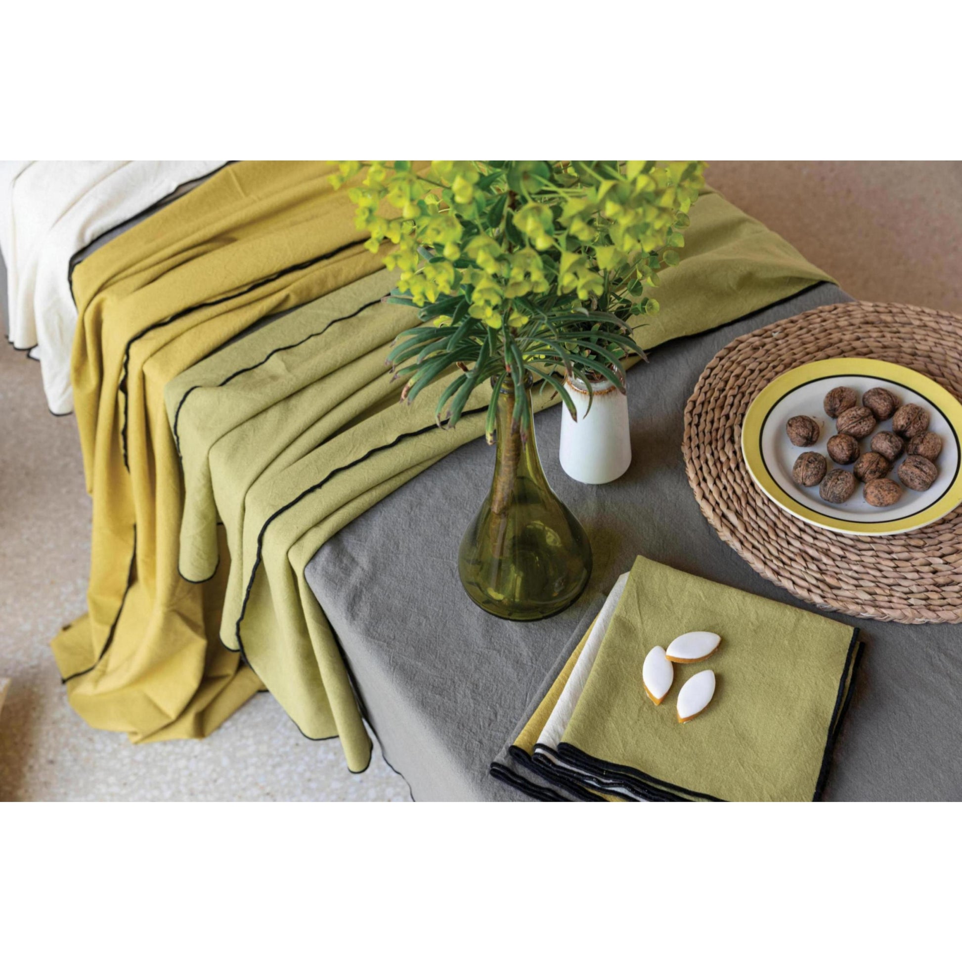 grace stolnjak 140 x 140 khaki