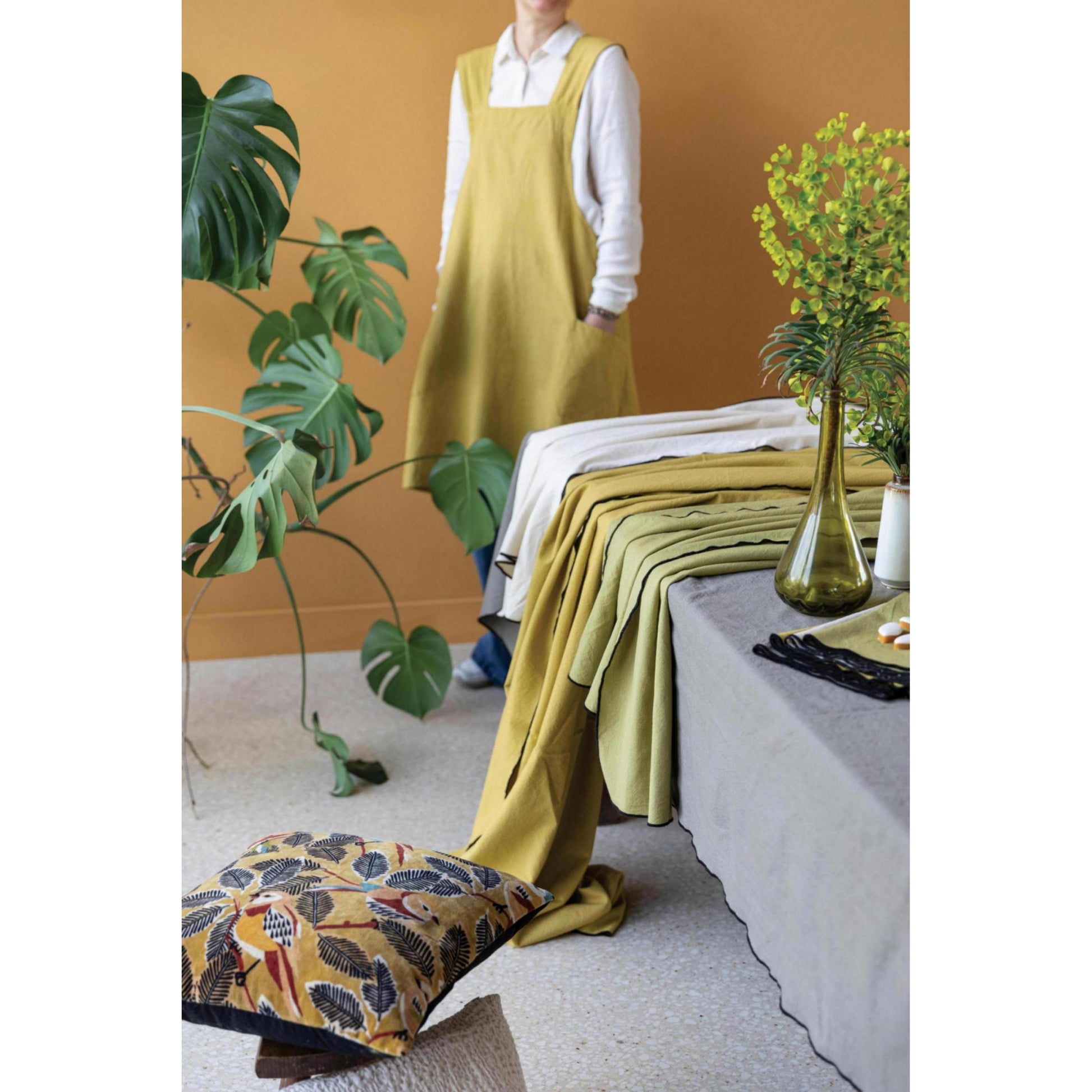 grace stolnjak 140 x 140 khaki